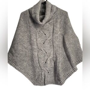Elsamanda Cape Poncho Sweater Made in Italy wool/ alpaca, acrylic- One Size Gray